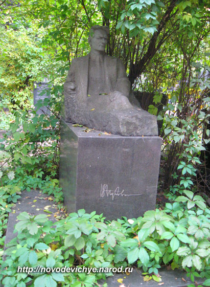могила В.И. Пудовкина, фото Двамала, вариант 2008 г.